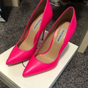 Brand new Steve Madden daisie heels!